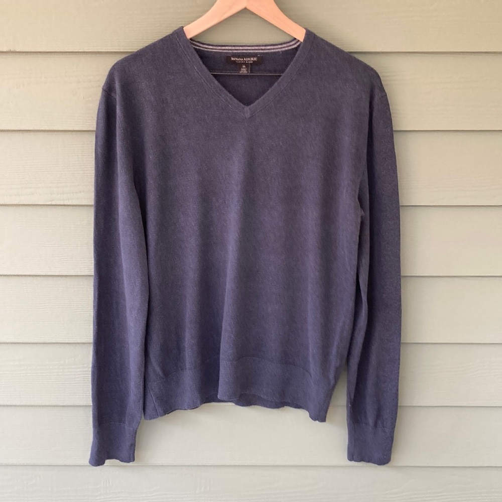 Men’s Banana Republic, navy bluish-gray, V-neck sweater, size medium